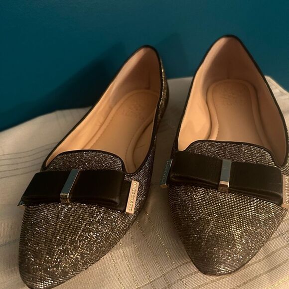 Vince Camuto Metallic Flats with Bow - Picture 2 of 4